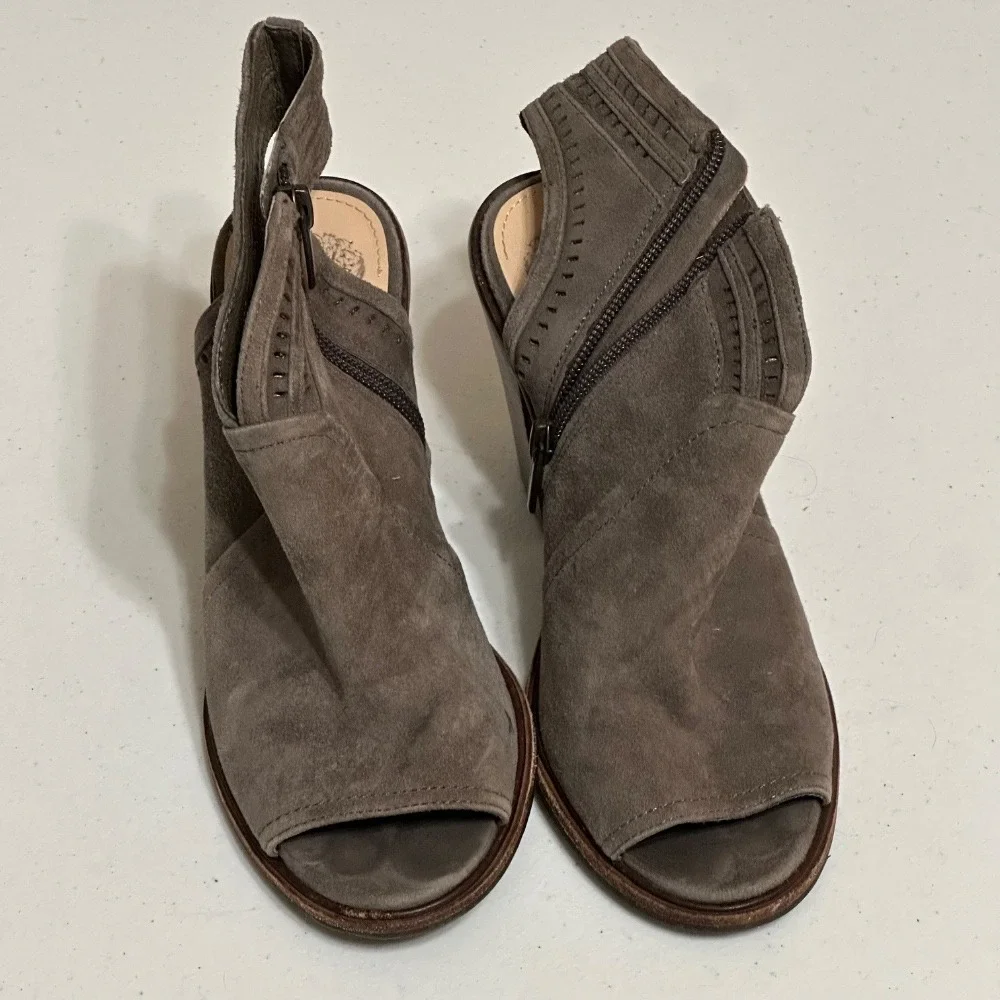Vince Camuto Koral Perforated Peep Toe Ankle Booties‎ Suede Leather Heels 6.5 M